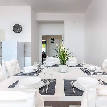 3 Bedroom Stunning In Apartment Dramalj