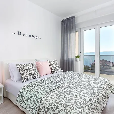 3 Bedroom Stunning In Apartment