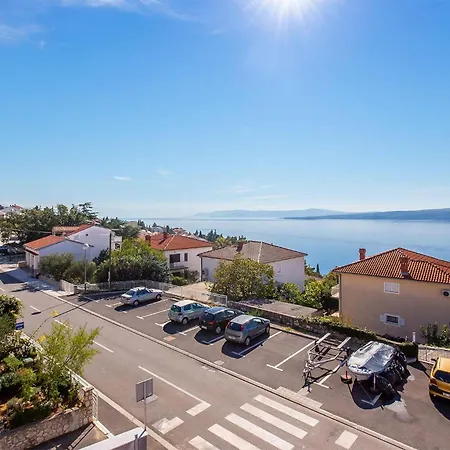 3 Bedroom Stunning In Apartment *