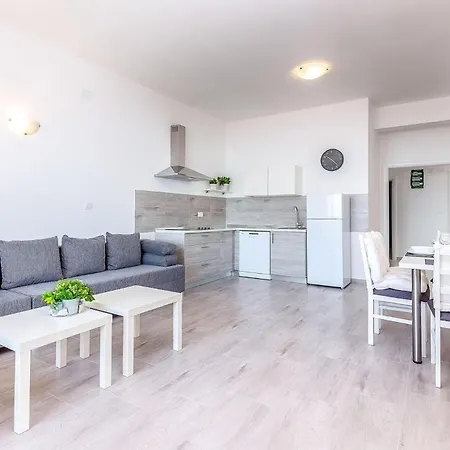 Apartment 3 Bedroom Stunning In